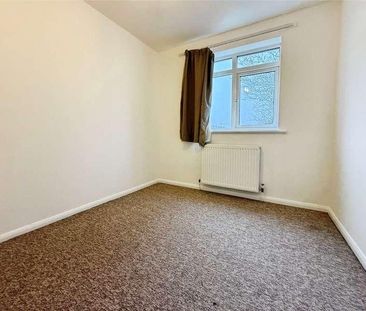 Islandsmead, Swindon, Wiltshire, SN3 - Photo 2