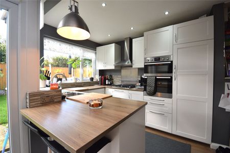 8, Oakwood Drive, Rothwell, Leeds, West Yorkshire, LS26 0PN - Photo 3