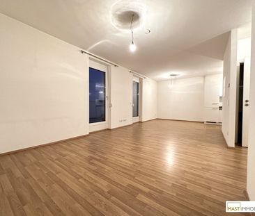 Dachgeschoss Wohnung! 2 Zimmer inkl. 22 m² Dachterrasse und EWE Küc... - Photo 1