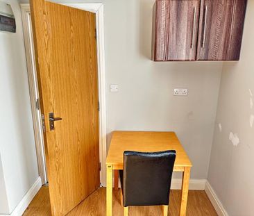 1 bedroom in a house share to rent - Photo 6