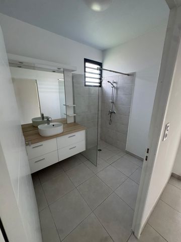 Location Maison 4 pièces 110m² MATOURY 97351 - Photo 4