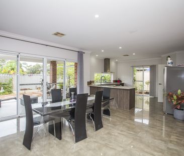 HUGE WELL MAINTAINED FAMILY HOME IN A QUIET STREET! NEAR KWINANA MA... - Photo 6