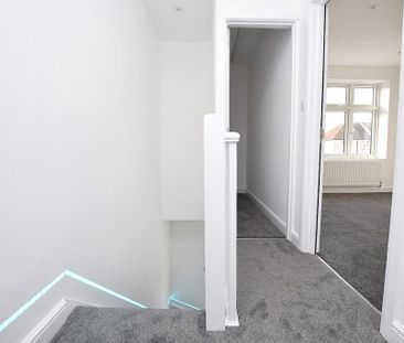 3 bedroom end of terrace house to rent - Photo 2