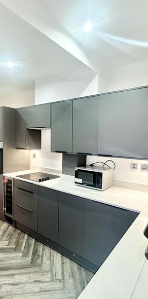 1 bedroom in a flat share to rent - Photo 1