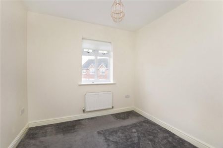 4 bedroom semi-detached house to rent - Photo 4