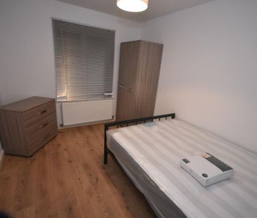 4 bedroom townhouse to rent - Photo 5