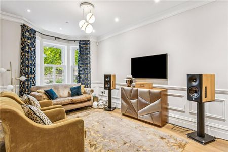 5 bedroom link detached house to rent - Photo 4