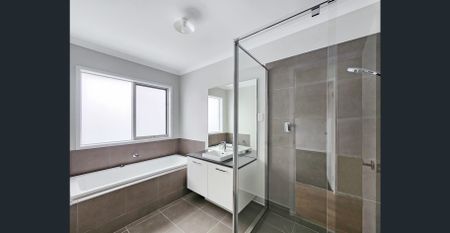 Quality Family Home - Club Armstrong Included! - Photo 5