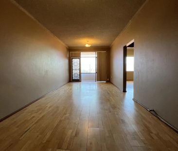 Spacious Unit - Conveniently Located - Photo 6