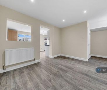 5 bedroom semi-detached house to rent - Photo 1