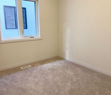 For Lease - 64 Masters Street, Welland, Ontario - Photo 4