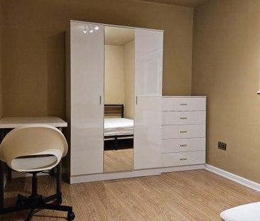 3 bedroom flat to rent - Photo 1