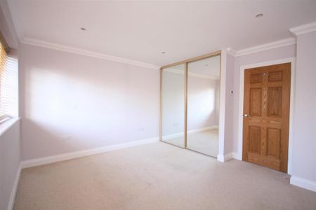 4 bedroom detached house to rent - Photo 5