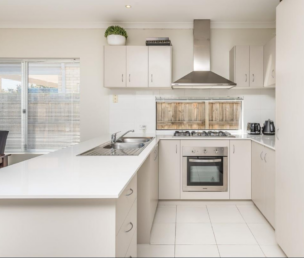 Spacious 4-Bedroom Rental House with Built-In Robes in Yanchep - Bo... - Photo 6