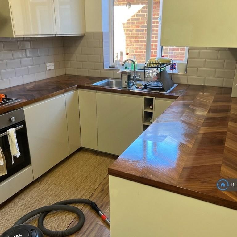 3 bedroom flat to rent - Photo 1