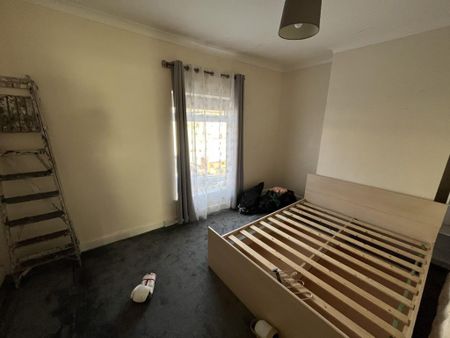 2 bedroom end of terrace house to rent - Photo 2