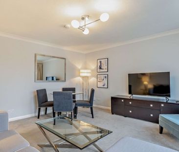Two Bedroom Flat to rent in London - Photo 4