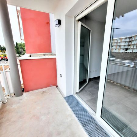 Location Appartement 2 pièces 44m² NIMES 30000 - Photo 5
