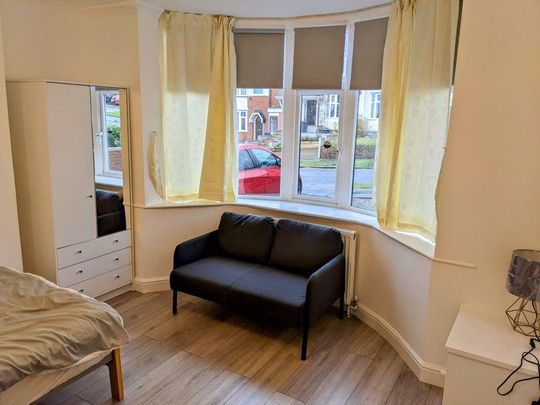 3 bedroom semi-detached house to rent - Photo 1