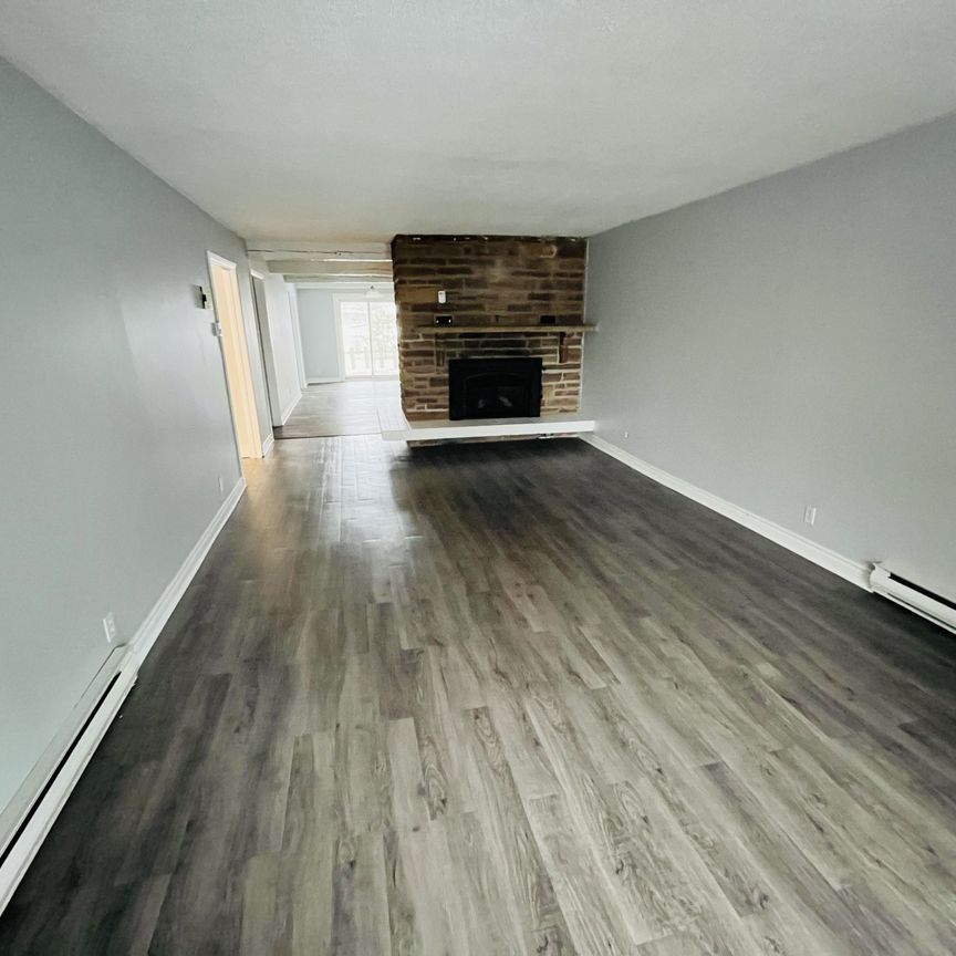 For Lease - 122 SIDNEY Street, Belleville, Ontario - Photo 1