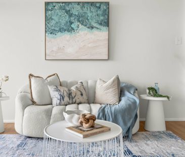 Light Filled & Renovated with Shimmering City Skyline & Harbour Views - Photo 5