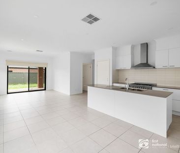 Beautiful 4 Bedroom in the heart of Strathtulloh - Photo 6