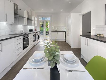 1 bedroom in a house share to rent - Photo 5
