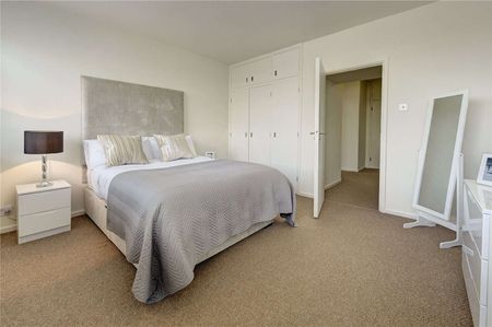 Impressive modern 1 bedroom, 1 bathroom apartment in central Westminster. - Photo 3