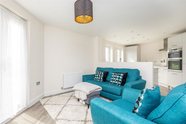 Cusworth Garth, Leeds - Photo 1