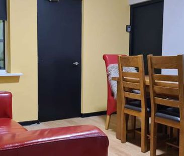 Town Centre Property Room 2 - Photo 1