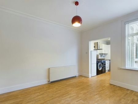 Terraced House to rent on - Photo 2