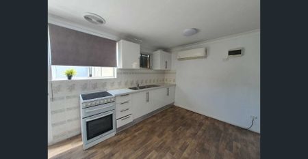 Two bedroom granny flat with own parking & back yard!! - Photo 3