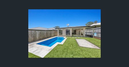 Spacious Three-Bedroom Family Home with Pool in Griffin - Photo 5