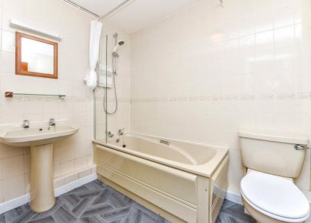 1 bedroom penthouse to rent - Photo 2