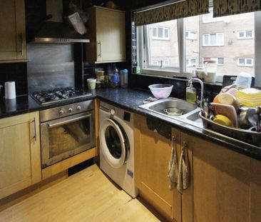 2 bedroom Flat To Let - Photo 4