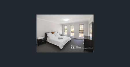 FAMILY LIVING - Photo 2