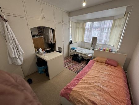 3 bedroom semi-detached house to rent - Photo 4