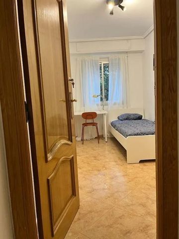 Plaça Nova de lEsglésia, Valencia, Valencian Community 46025 - Photo 4