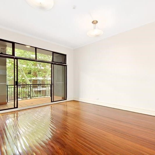 New York style split level apartment with balcony - Photo 1