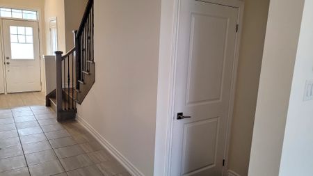 For Lease - 2135 Speare Court, Innisfil, Ontario - Photo 5