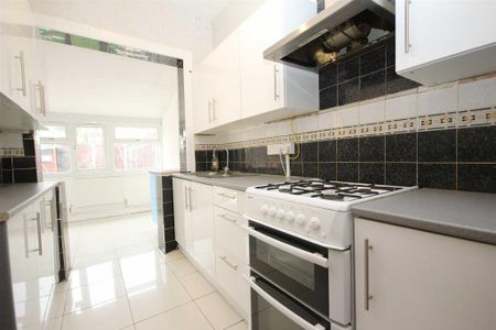 3 bedroom terraced house to rent - Photo 2