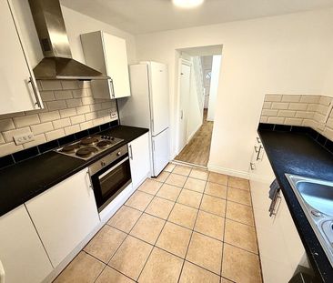 2 Bed Terraced House, Bath Road, E7 - Photo 6