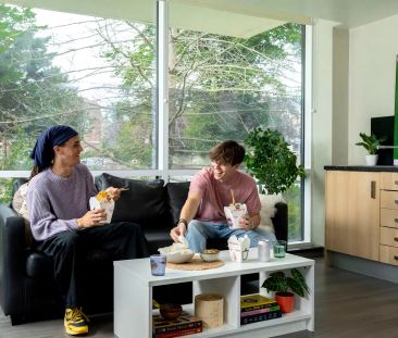 Large High Double Ensuite - Photo 4