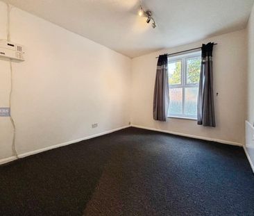 1 bedroom Flat To Let - Photo 2