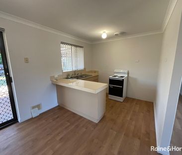REFURBISHED HOME - READY & WAITING - IN IDEAL LOCATION - - Photo 4