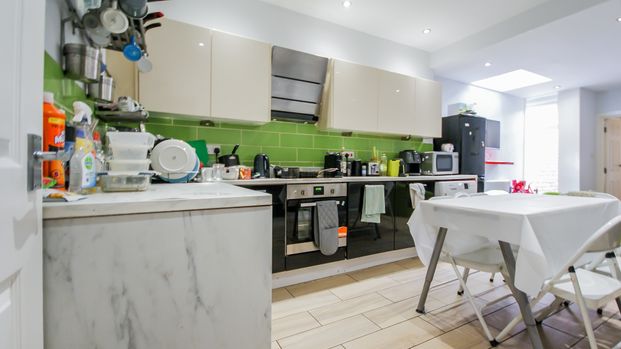 200 Tiverton Road - Photo 1