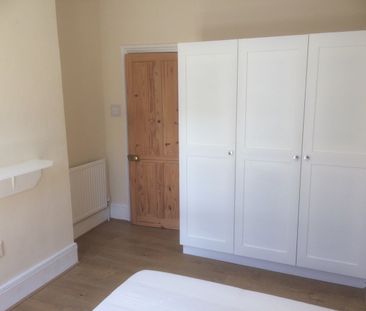 3 Bed Flat, Rushcroft Rd, SW2 - Photo 3