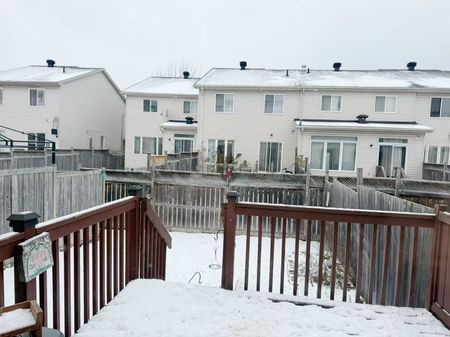 For Lease - 330 Applecross Crescent, Kanata, Ontario - Photo 3