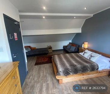 1 bedroom in a house share to rent - Photo 2