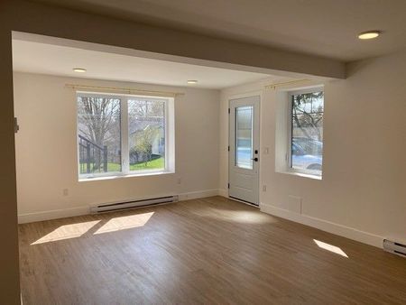 For Lease - 105 Maple Street, Brockton, Ontario - Photo 2